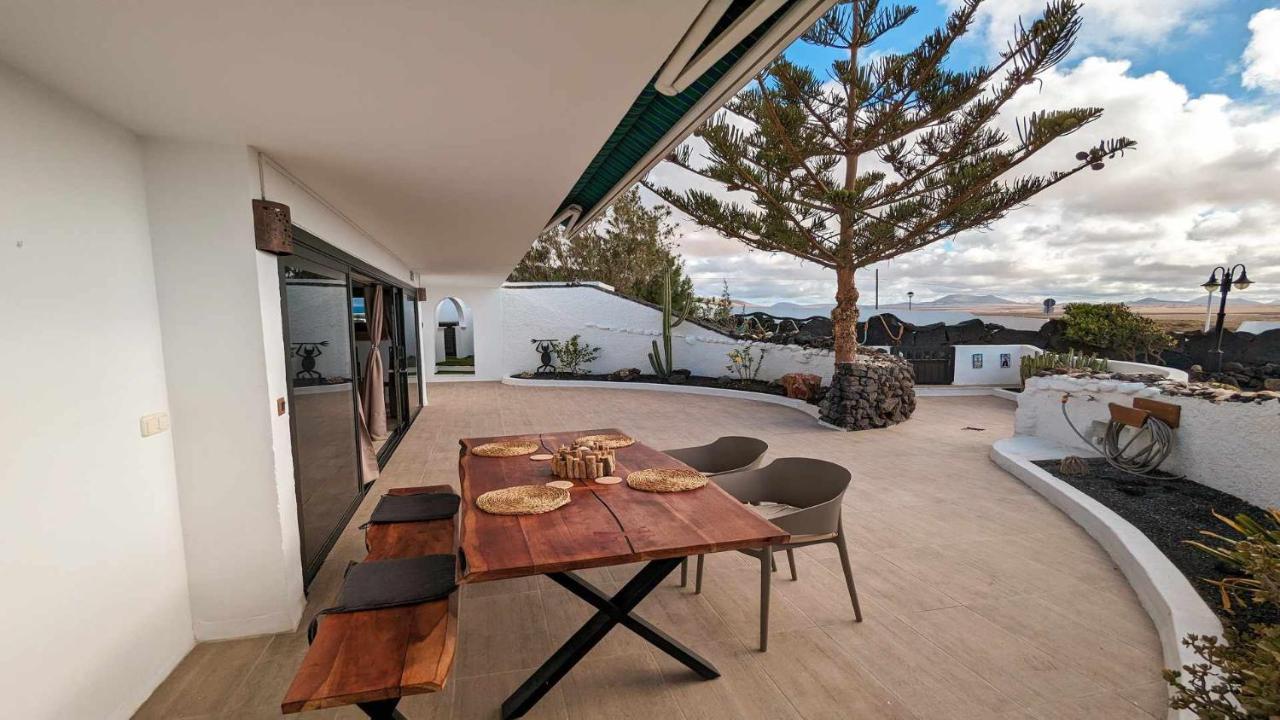 Bungalow Allende Famara Con Piscina Privada Y Ac Ngoại thất bức ảnh